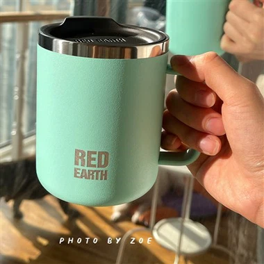 Cruach dhosmálta Mug Mug Acmhainne Móra le Lid Sleamhnaithe